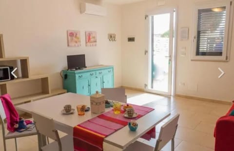TV and multimedia, Kitchen or kitchenette, Living room, air conditioner