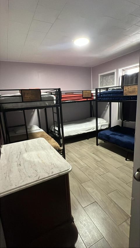 Bed in 6-Bed Dormitory Room Apartment in Miami