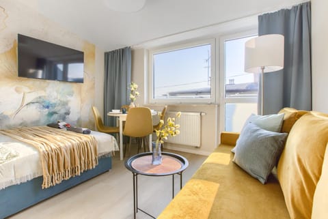 Bed, TV and multimedia, Living room, Photo of the whole room, Seating area