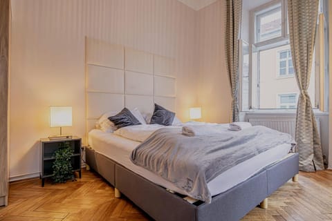Property building, Bed, Bedroom, towels