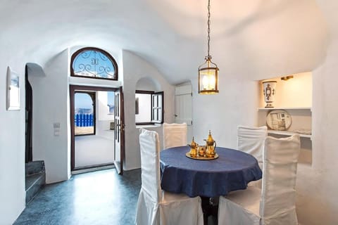 Villa Matilde Volcano View House in Oia