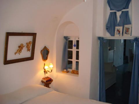 Villa Matilde Volcano View House in Oia