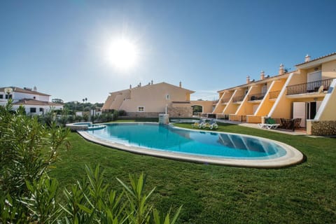 Property building, Garden, Pool view, Swimming pool