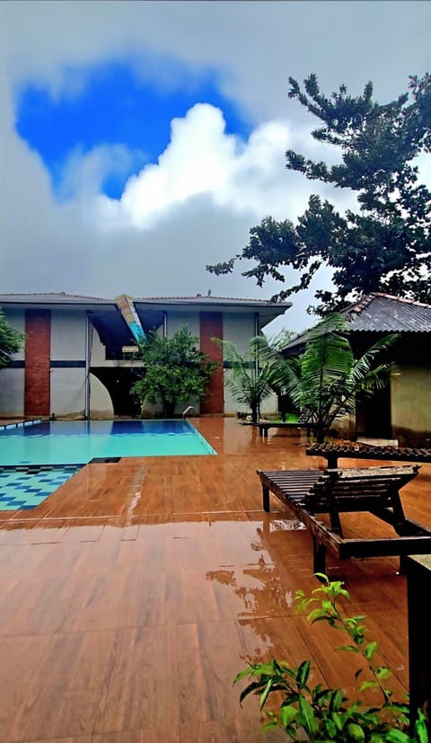 Property building, Swimming pool