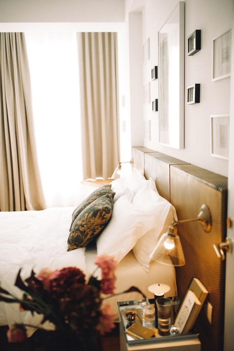 Bed, Bedroom