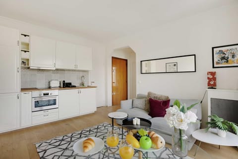 Kitchen or kitchenette, Living room