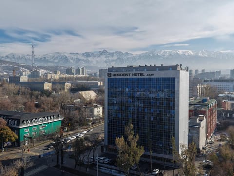Property building, Bird's eye view, Mountain view