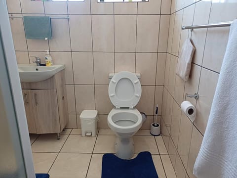 Oakway Guest Suite 2 Beds 1Bath Aircon Kitchen Private Apartment in Cape Town