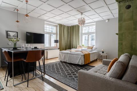 Bed, Photo of the whole room, Dining area