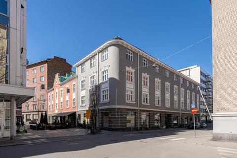 Property building, Neighbourhood, Location