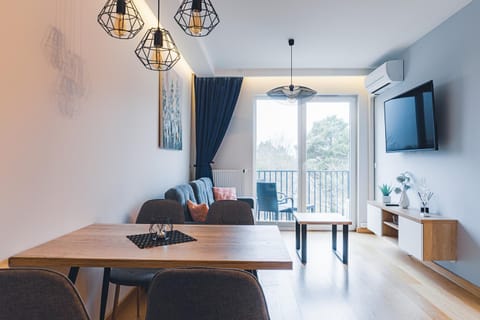 TV and multimedia, Living room, Dining area, Evening entertainment