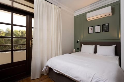 Bed, Bedroom, air conditioner