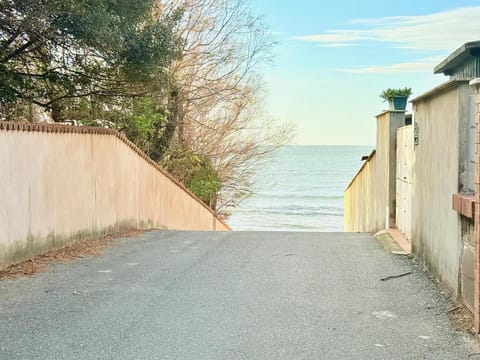 Neighbourhood, Natural landscape, Beach, Sea view