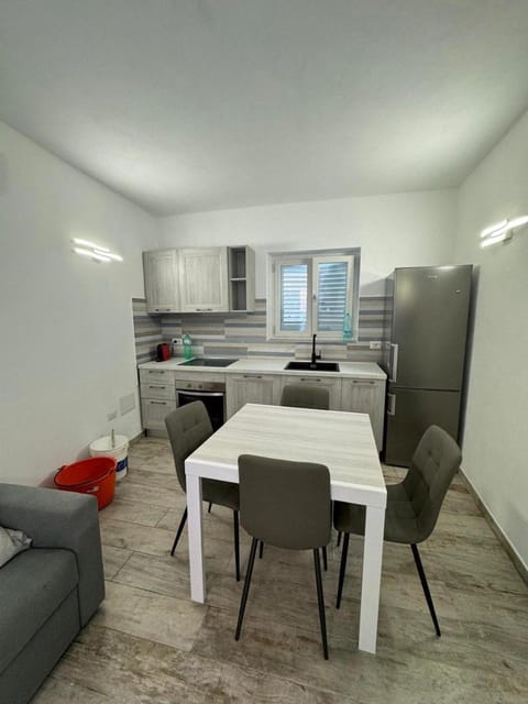 Dining area, oven, stove