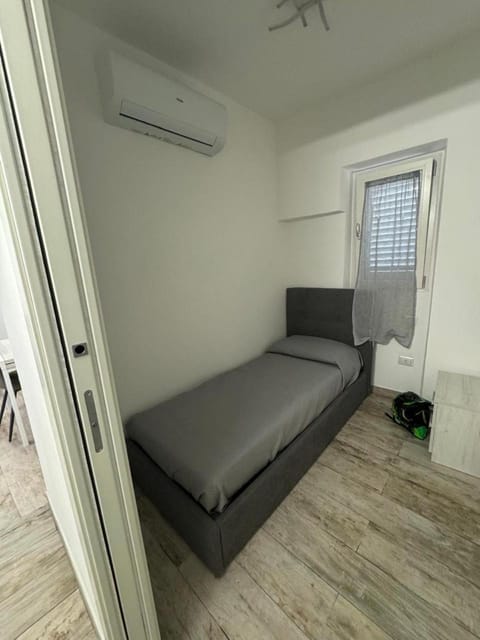 Bedroom, air conditioner