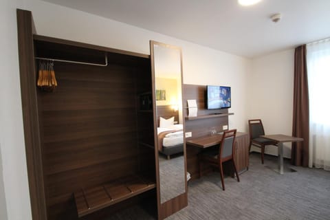 Day, Decorative detail