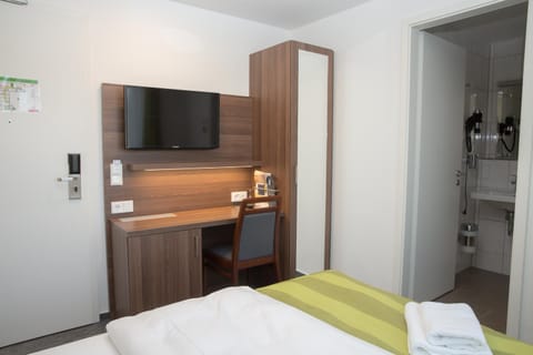 TV and multimedia, Photo of the whole room, Decorative detail