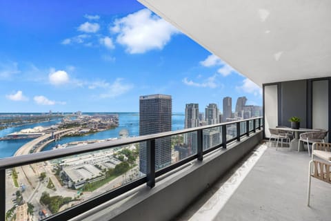 View (from property/room), Balcony/Terrace, Seating area, City view