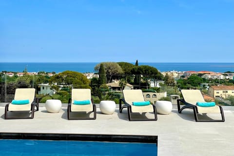 Sea view, Swimming pool, sunbed