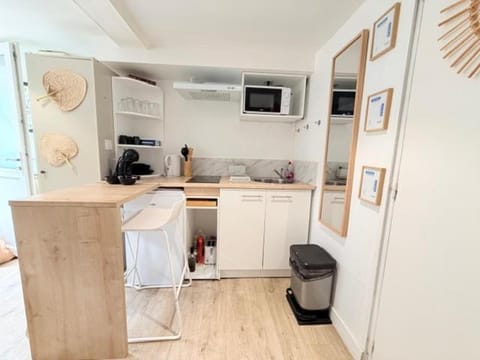 Kitchen or kitchenette, stove