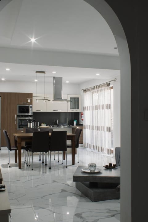 Kitchen or kitchenette, Dining area, stove