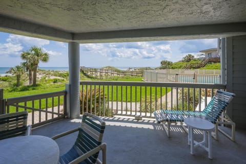 Ocean Eight 101 Apartment in Crescent Beach