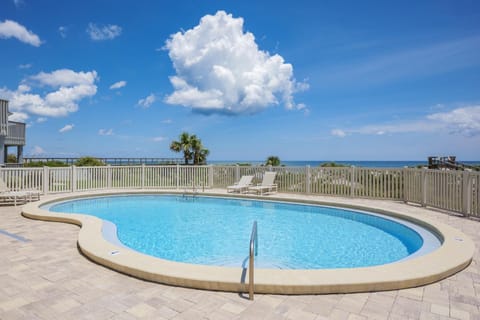 Ocean Eight 101 Apartment in Crescent Beach