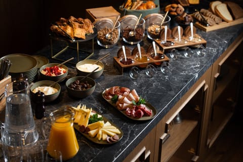 Food and drinks, Buffet breakfast