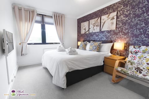 Bed, Photo of the whole room, Bedroom, towels