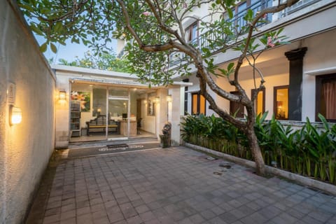 Inner courtyard view, Parking
