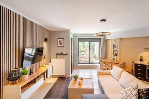 Garden, Living room, Dining area