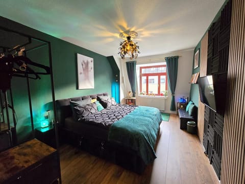 Bed, TV and multimedia, Photo of the whole room, Evening entertainment, Bedroom