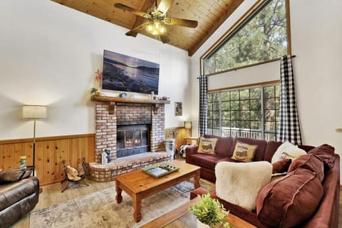 Relaxing Four Bears Cabin in Big Bear Lake Cabin in Big Bear