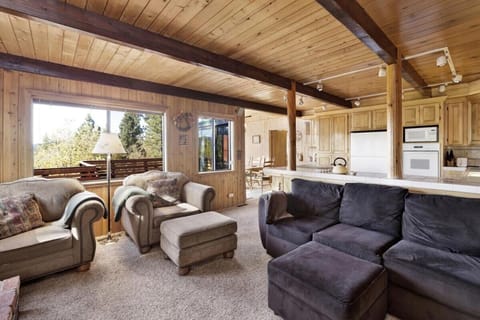 Highland Oaks Retreat by Big Bear Vacations House in Sugarloaf