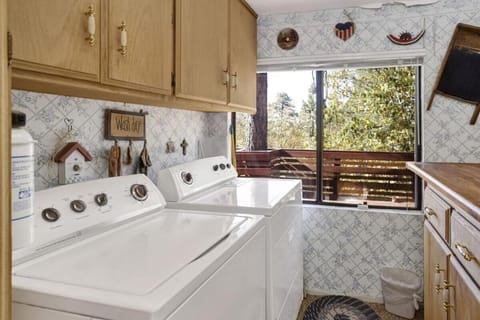 Highland Oaks Retreat by Big Bear Vacations House in Sugarloaf