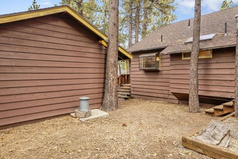 Sugar Bear Pines by Big Bear Vacations House in Southern California