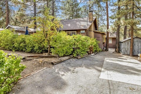 Sugar Bear Pines by Big Bear Vacations House in Southern California