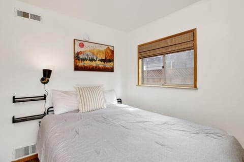 Sugar Bear Pines by Big Bear Vacations House in Southern California