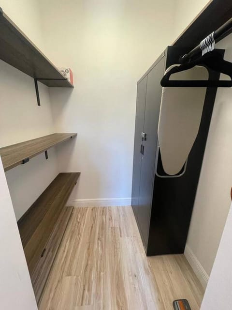 CHIC AND COSY 1 Bedroom Suite Apartment in Flamingo Lummus