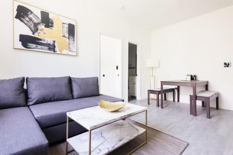 2 Bdr and 1 Bth CHIC and COZY Apartment on Collins Ave House in Flamingo Lummus