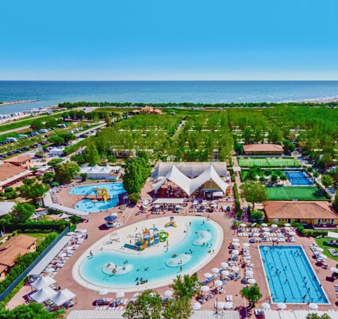 Bird's eye view, Pool view