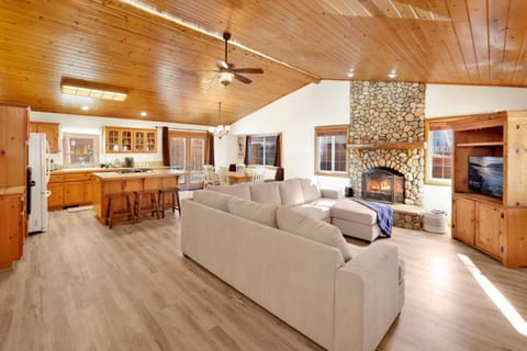 Kitchen or kitchenette, Living room, Dining area