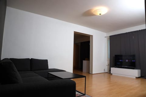 Communal lounge/ TV room, TV and multimedia, Living room