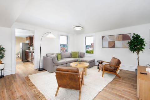 Stunning Apt w Rooftop & Game Room - Sleeps 10 Apartment in Pittsburgh