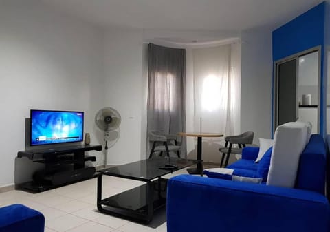 Communal lounge/ TV room, TV and multimedia, Living room, Seating area, Evening entertainment