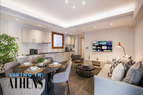 TV and multimedia, Seating area, Dining area, kitchen