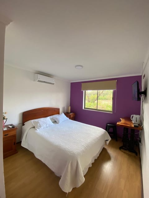 Photo of the whole room, air conditioner