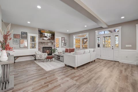 Living room, Seating area