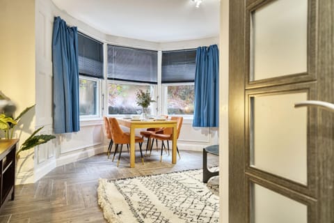 Spacious 4 Bedroom Apt Near West End Glasgow Apartment in Glasgow