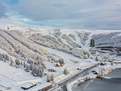 Appartement spacieux au pied des pistes à Super Besse - FR-1-814-87 Apartment in Besse-et-Saint-Anastaise